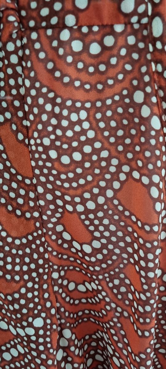 Vestido midi de verano de Zara.