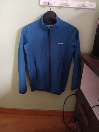 Chaqueta azul montaña