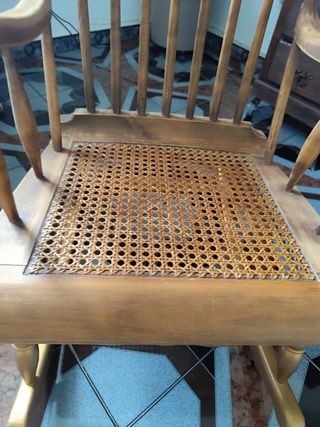 Silla mecedora madera vintage.