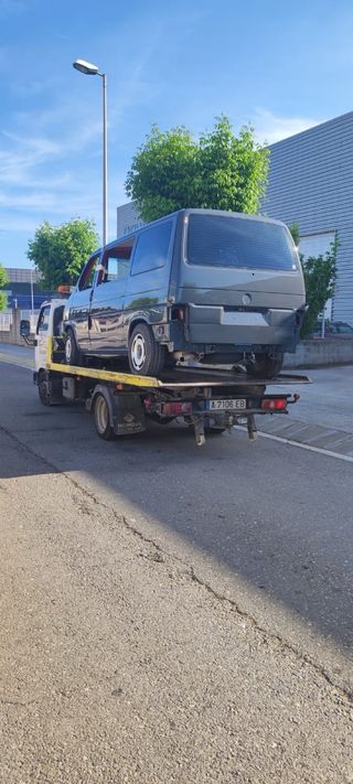 Mecanica para todo tipo de vehiculos. 
mecanico