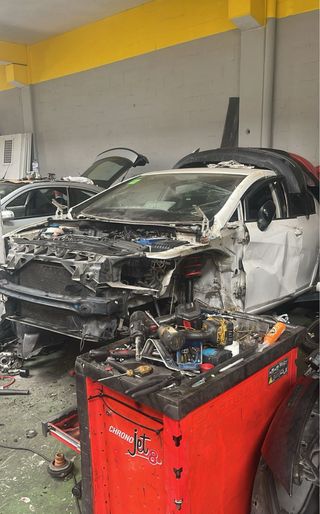 Mecanica para todo tipo de vehiculos. 
mecanico