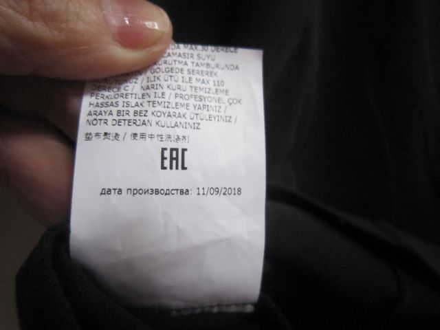 Top nero parzialmente traforato L