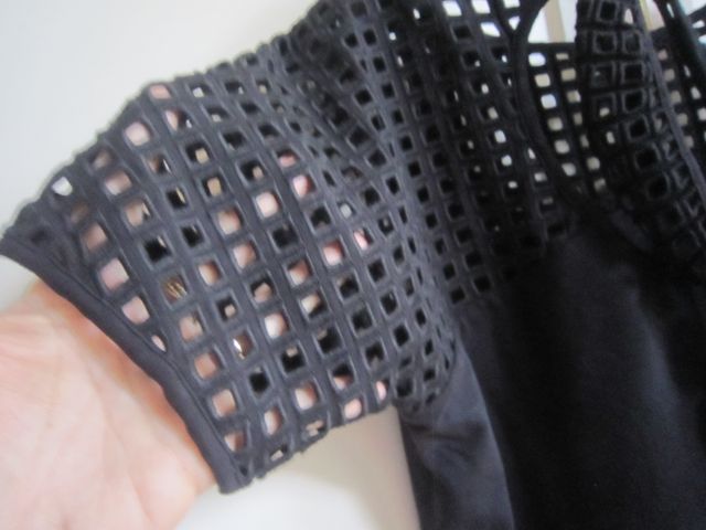 Top nero parzialmente traforato L