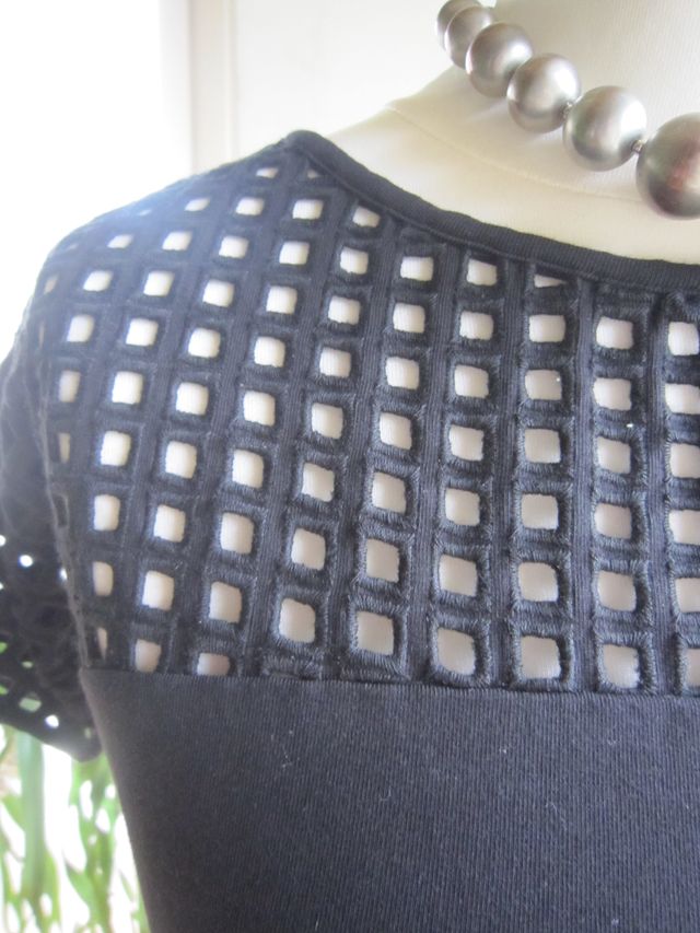 Top nero parzialmente traforato L