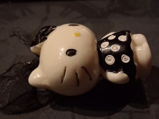 Ciondolo Hello Kitty bianco e nero