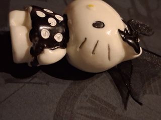 Ciondolo Hello Kitty bianco e nero