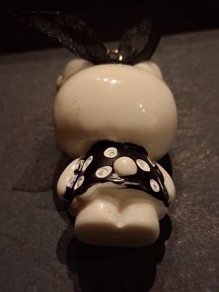 Ciondolo Hello Kitty bianco e nero