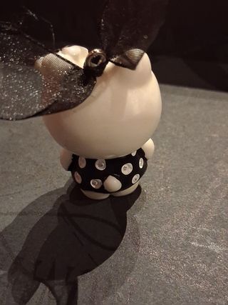 Ciondolo Hello Kitty bianco e nero