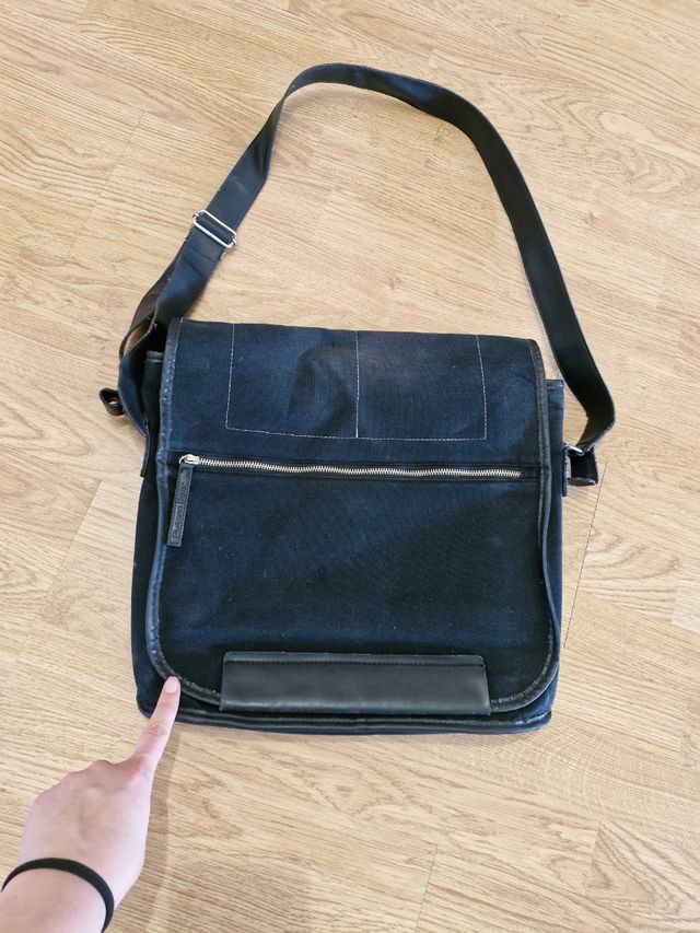 Cartera bandolera Pull&Bear negra