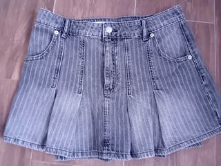 Minifalda plisada Zara - Negra y Gris - M