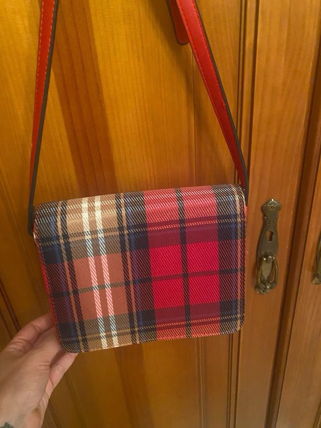 Bolso rojo cuadros