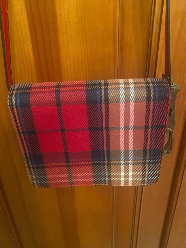 Bolso rojo cuadros