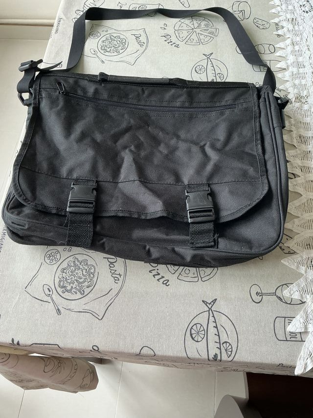 Maletín para portátil.