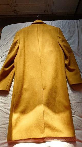 Abrigo largo Zara amarillo mostaza hombre