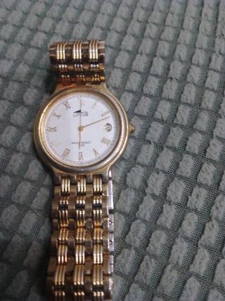 Reloj Lotus dorado