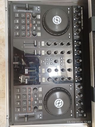 Traktor S4 MK1 
