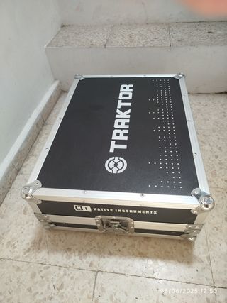 Traktor S4 MK1 
