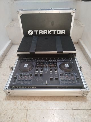 Traktor S4 MK1 

