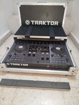 Traktor S4 MK1 
