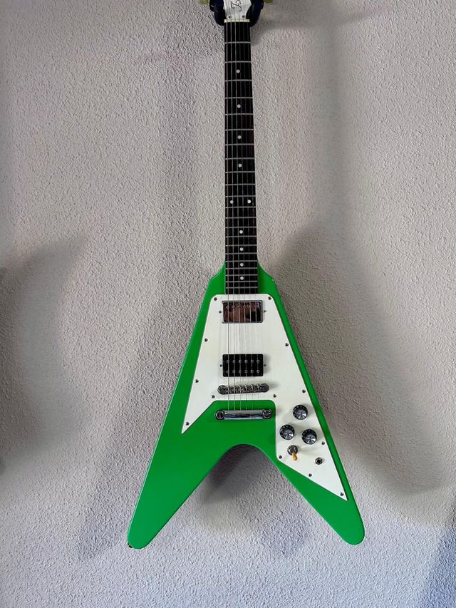 Guitarra Tokai Flying V negra