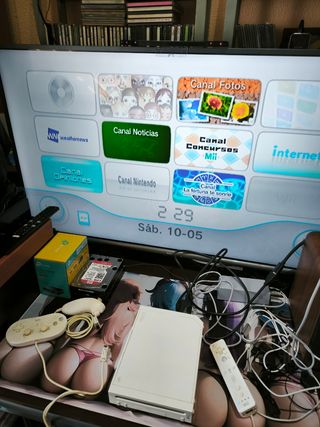 Wii + 2 mandos + 75 juegos
Modelo especial.