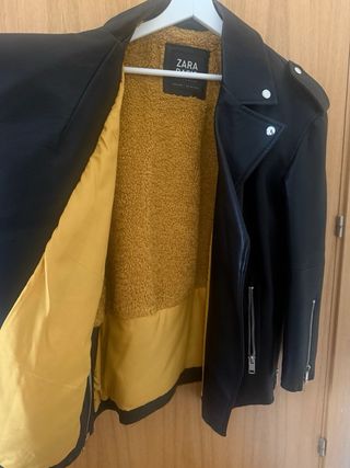 Chaqueta Zara cuero negra oversize