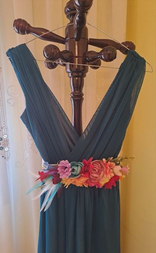 Vestido largo 

de fiesta de color verde azulado
