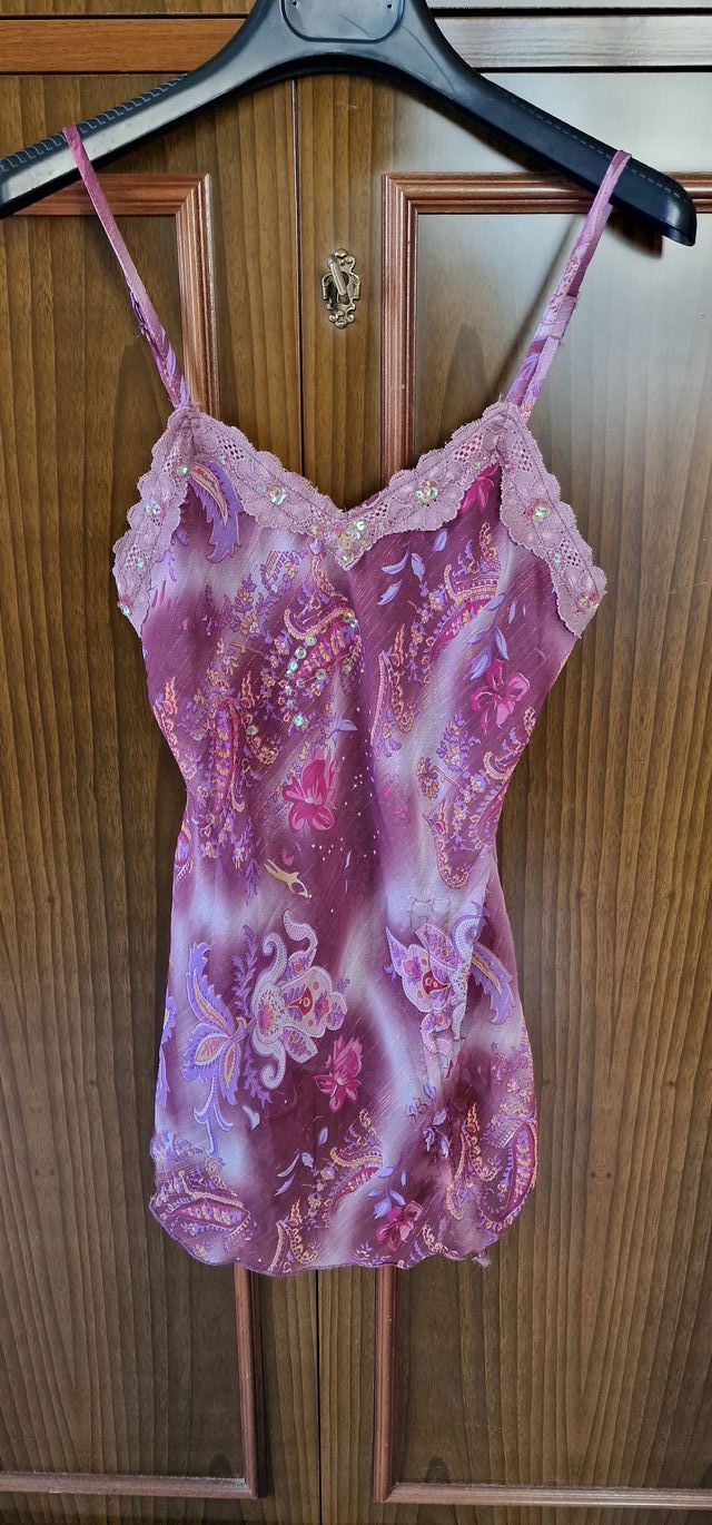 Canotta viola floreale