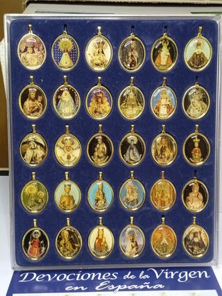Devoción de la Virgen en España Colección medallas
