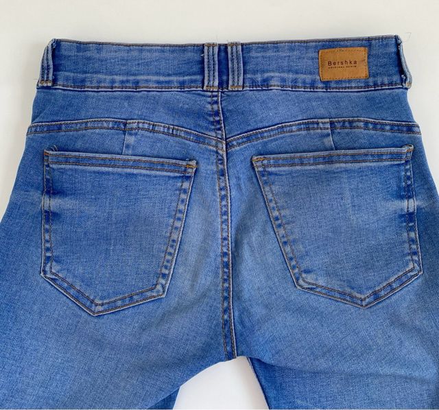 Jeans Bershka push up - tiro alto