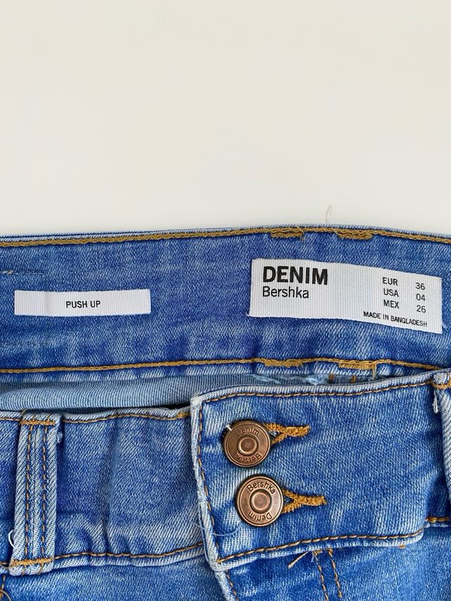 Jeans Bershka push up - tiro alto