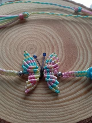 Pulsera macramé mariposa multicolor