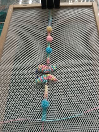 Pulsera macramé mariposa multicolor