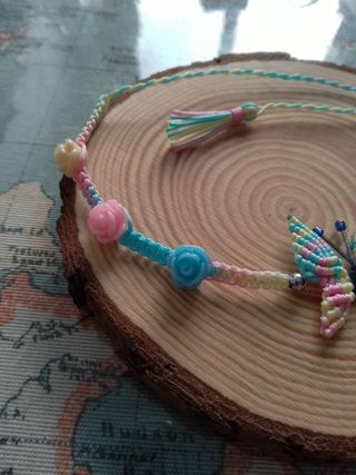 Pulsera macramé mariposa multicolor