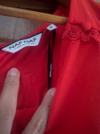 Blusa roja de verano