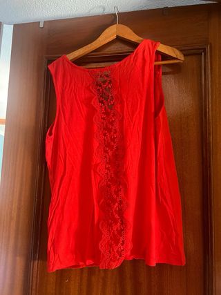 Blusa roja de verano