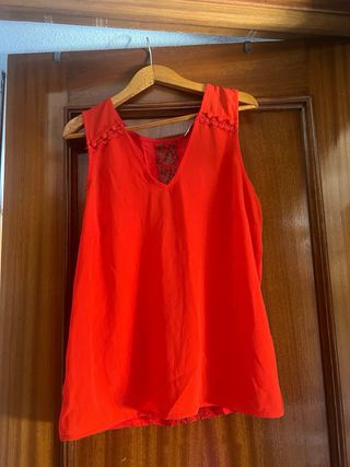 Blusa roja de verano