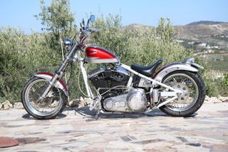 Harley Davidson Chopper roja y blanca 1340