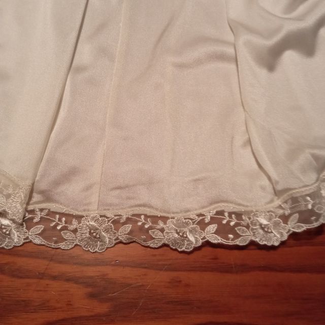 sottoveste color panna, con pizzo, NUOVA