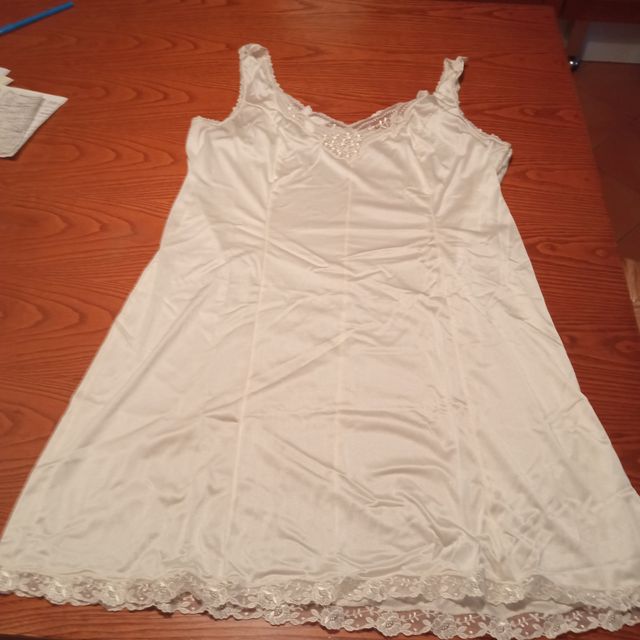 sottoveste color panna, con pizzo, NUOVA