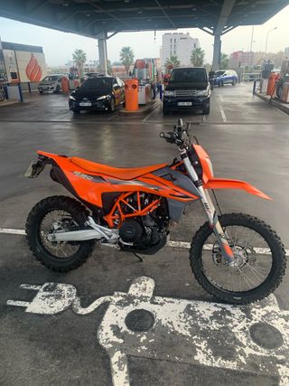 KTM 690 Enduro R 2024  Urge vender por lesión 