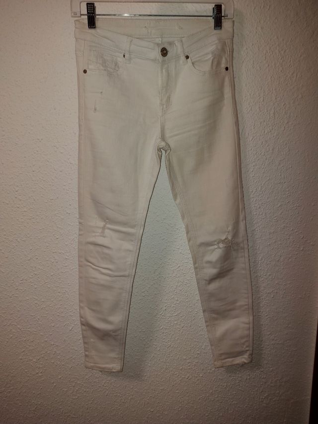 Pantalón blanco pitillo