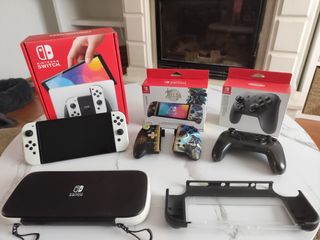 Nintendo Switch OLED - Blanca y Negra