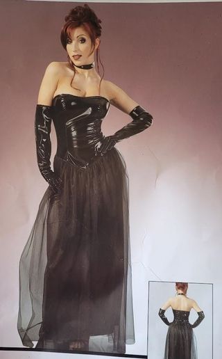 Vestido negro guantes y collar talla S 