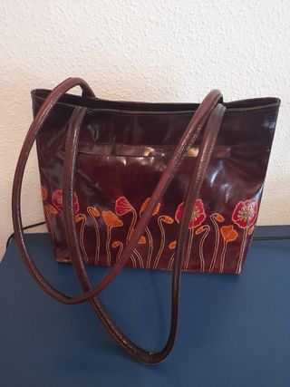Bolso piel marrón - flores rojas