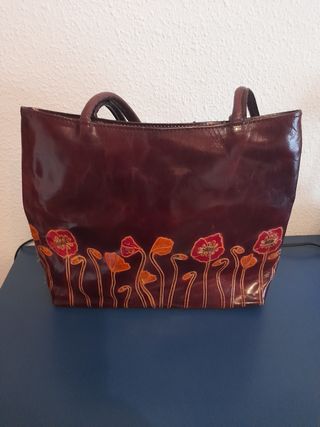 Bolso piel marrón - flores rojas