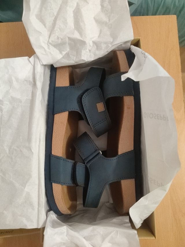 NUEVO: Sandalias Giossepo nuevas