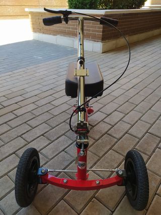Andador/ patinete de rodilla