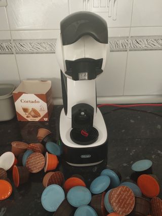 Cafetera delongui dolce gusto