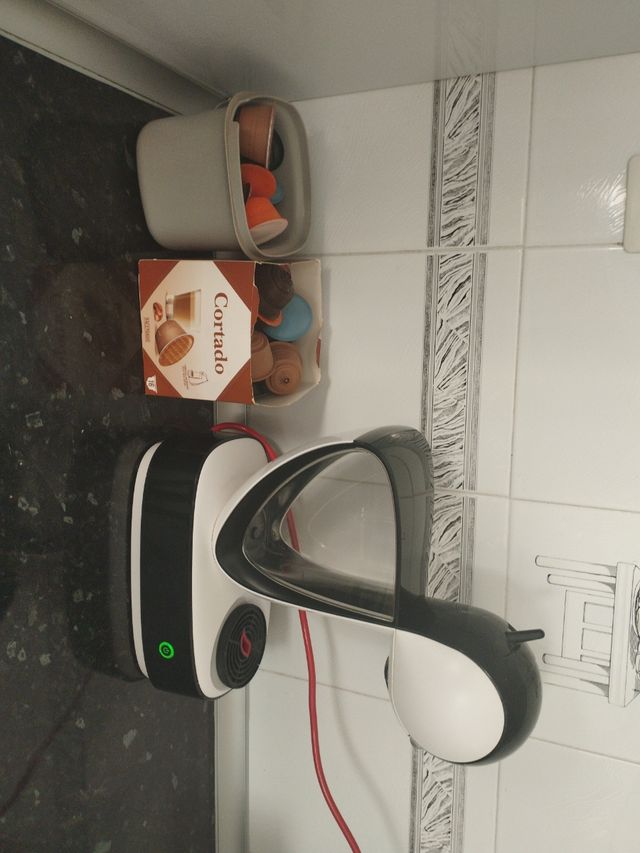 Cafetera delongui dolce gusto